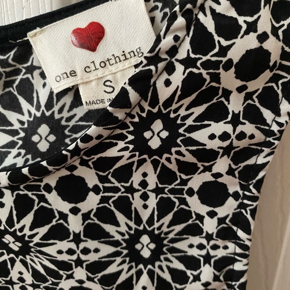 One Clothing Tank - Picture 4 of 5